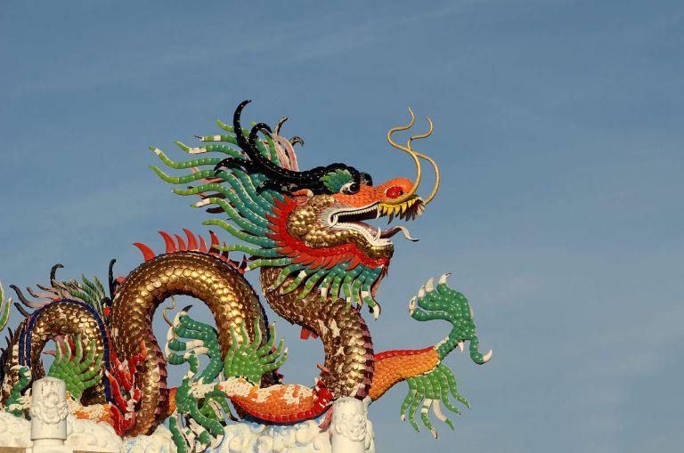 属龙的人2024年的幸运颜色（2024年属龙人吉祥色彩推荐）  第1张